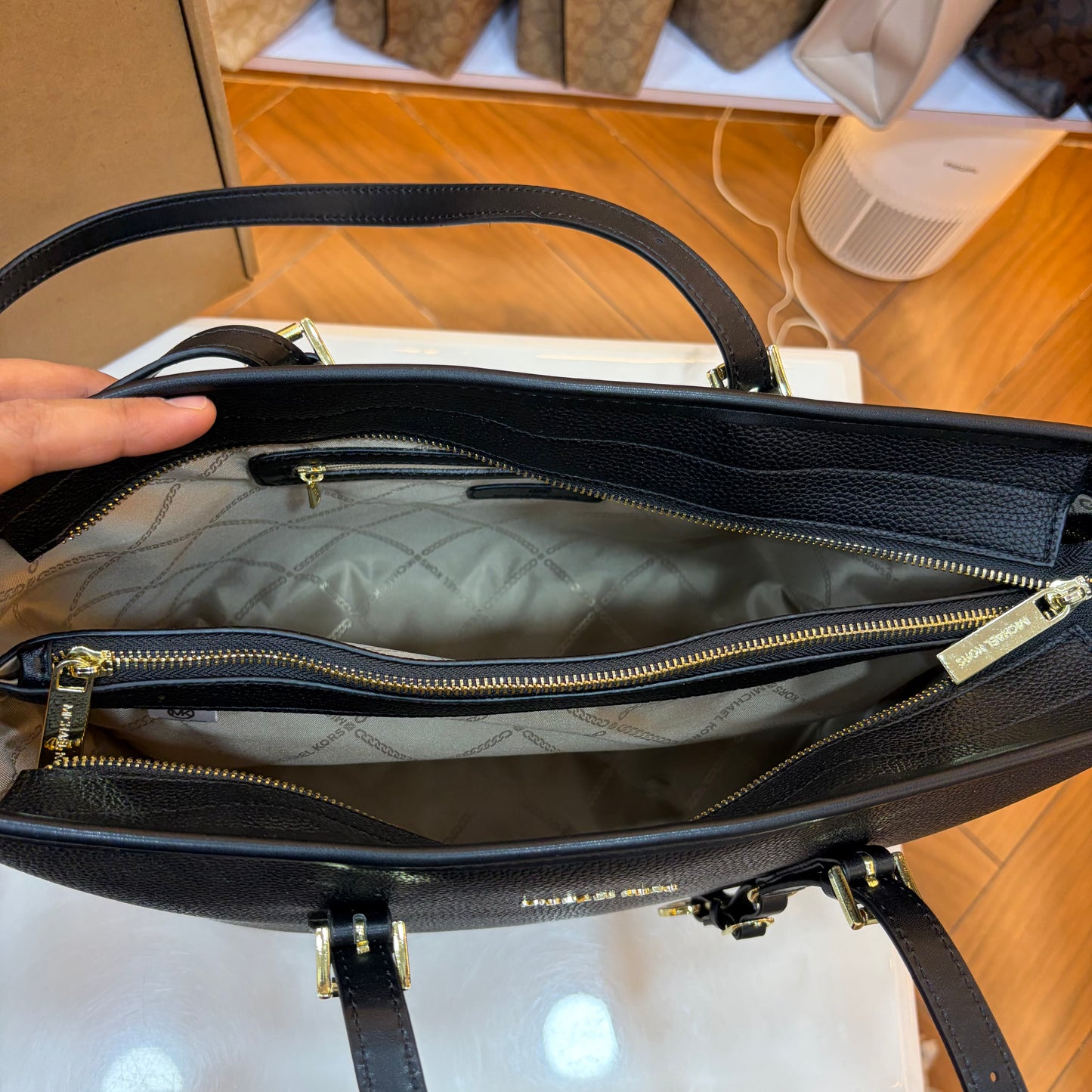 MK Quinn Full Size Top Zip Tote Bag - Black