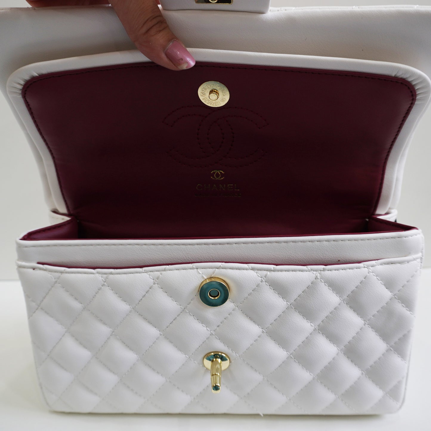 CHNL1 - Elegant Quilted Flap Bag – White with Gold-Tone Chain