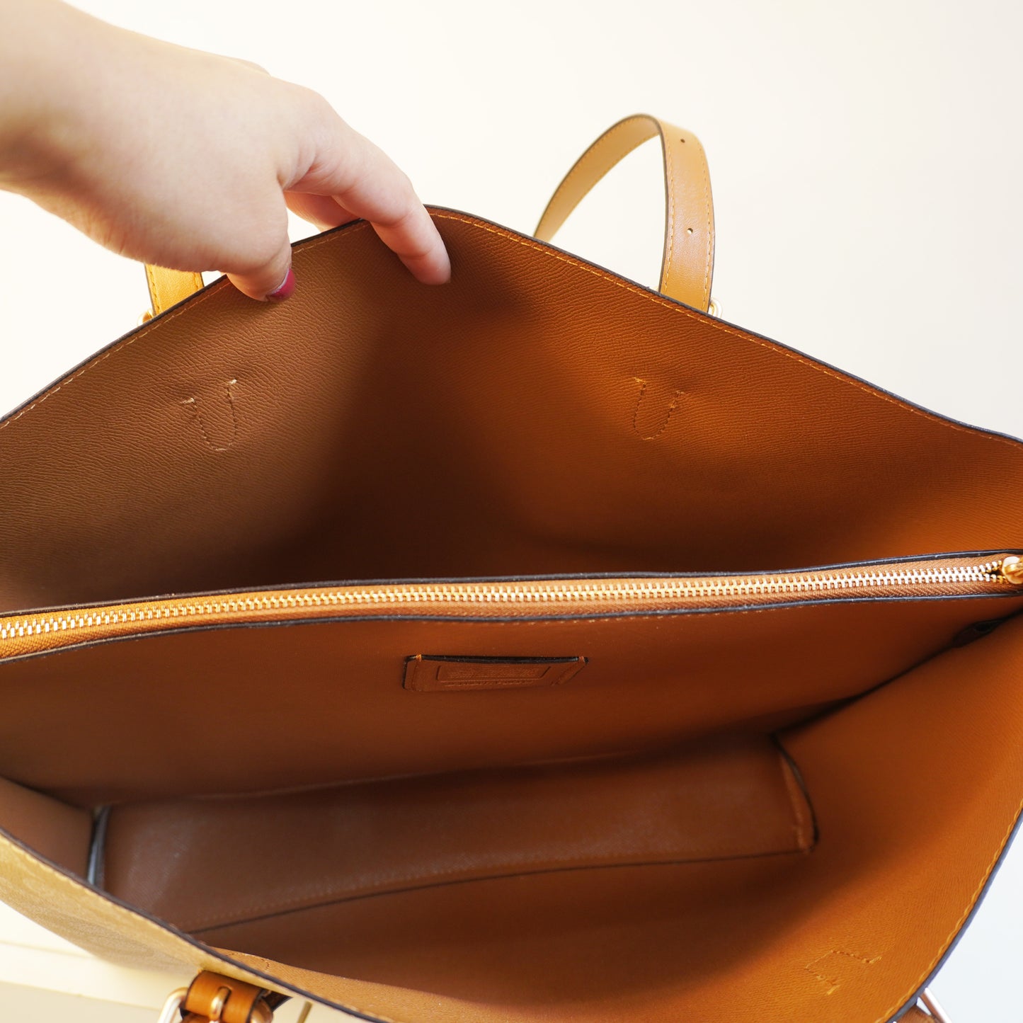 CH 3 Partition Ultra Premium Tote With Box - Apricot Black
