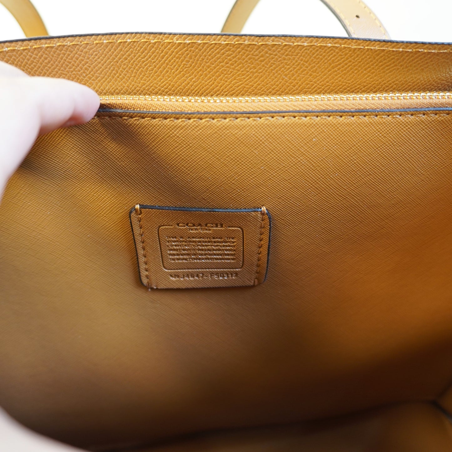 CH 3 Partition Ultra Premium Tote With Box - Apricot Black