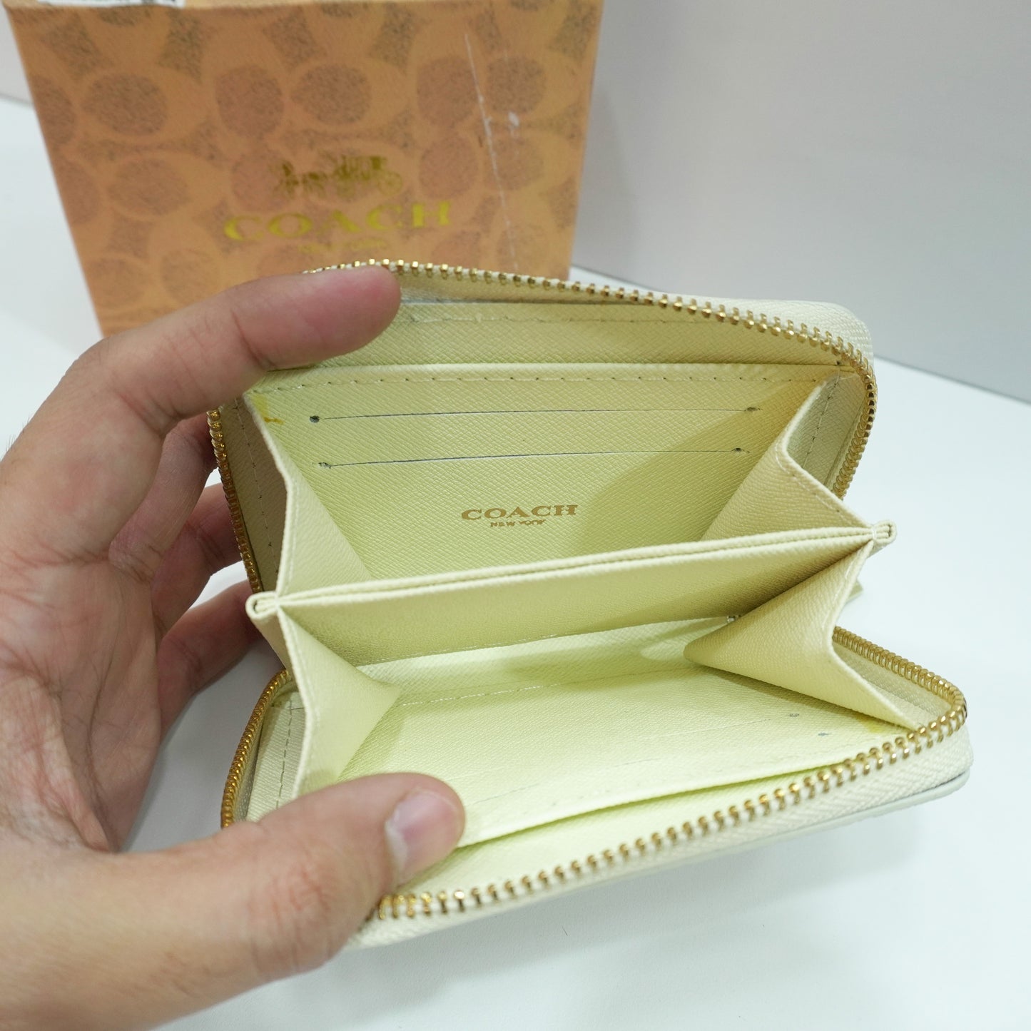CH 191 Wallet - Light Apricot