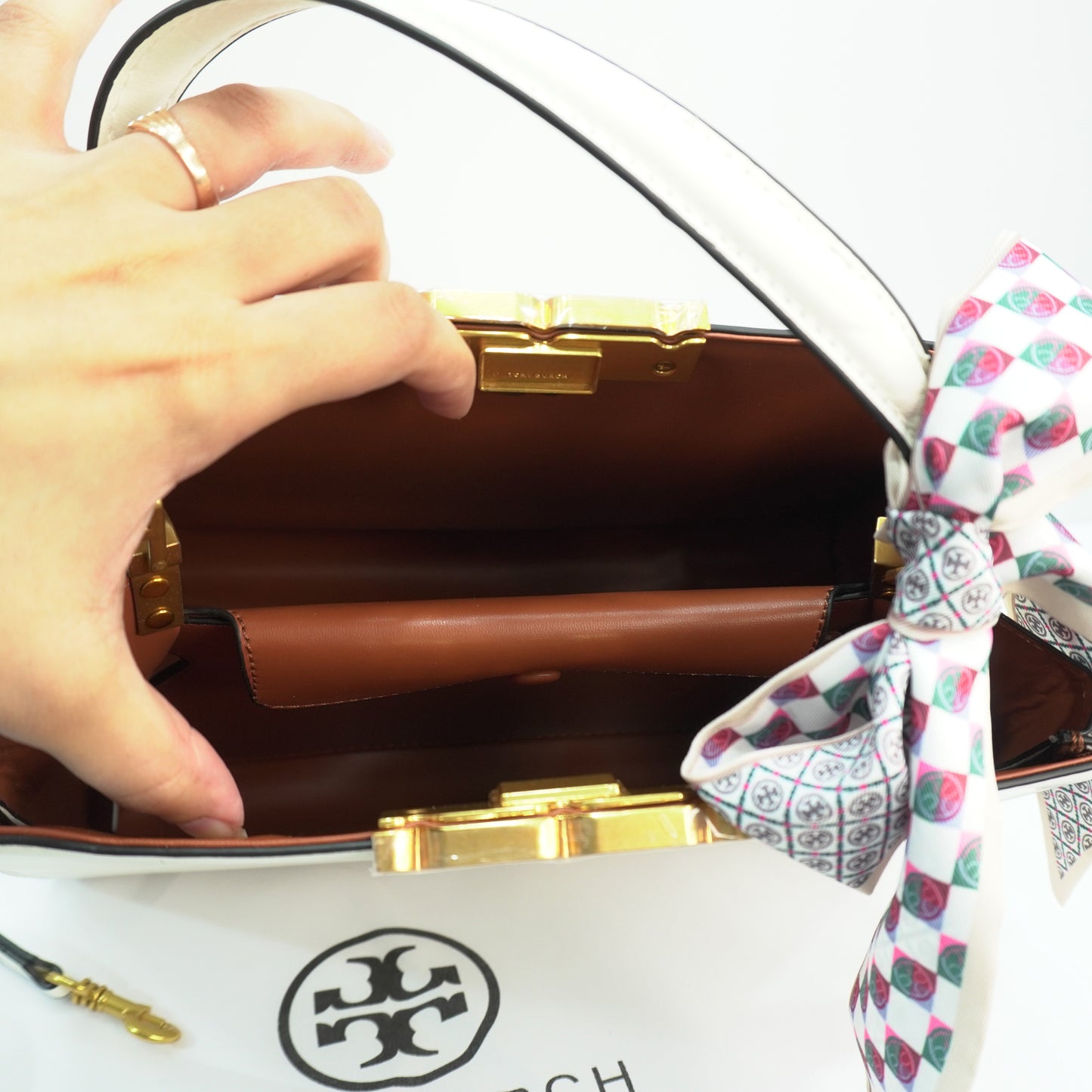TB070 - Large Satchel - Ivory