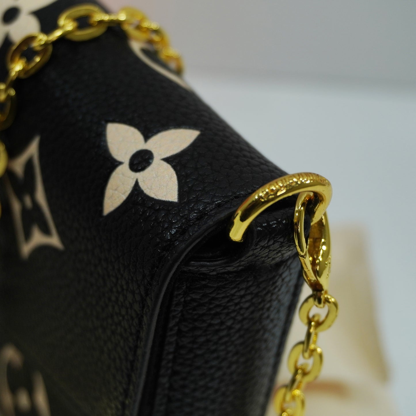 LV222 - Sling - Black Monogram 3 in 1