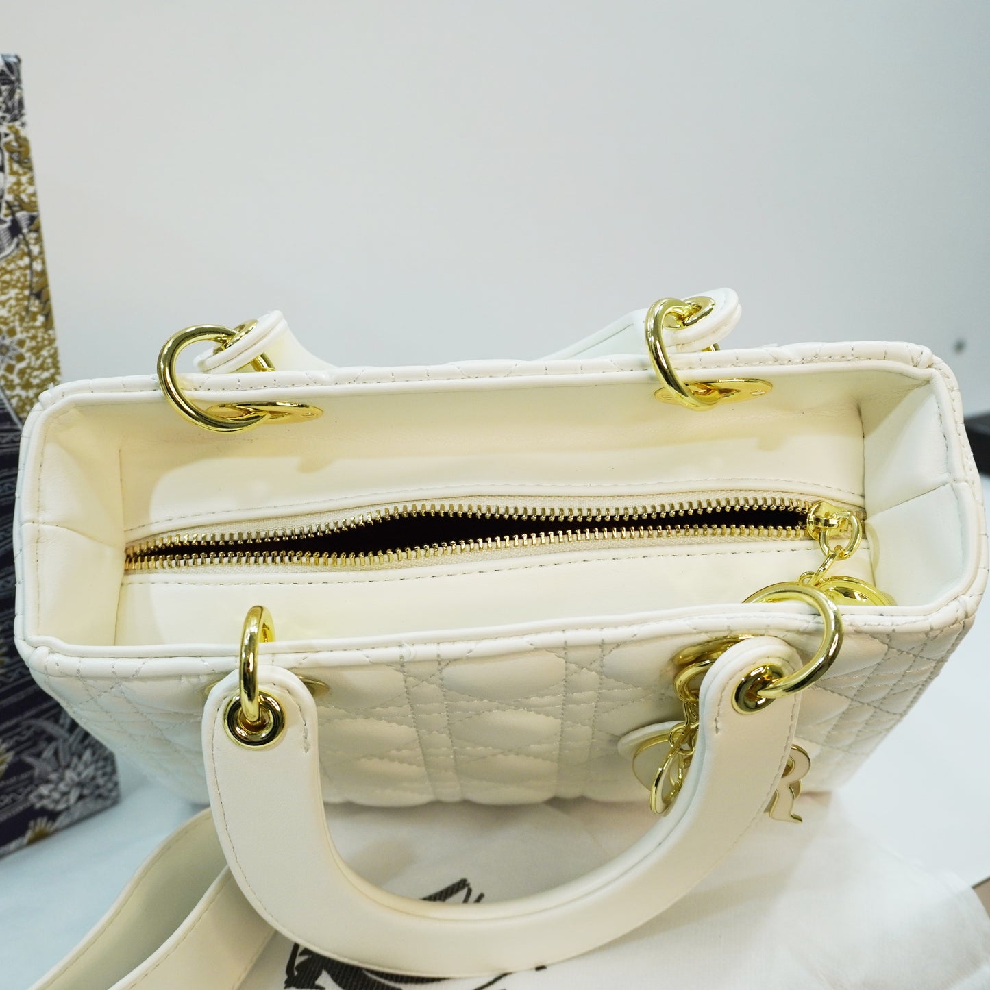 CD002 - Sling - White