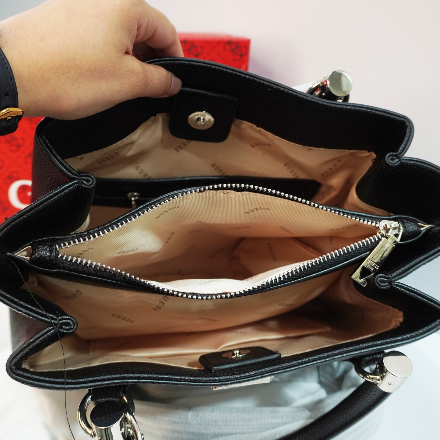 GES121 - Tote - Black