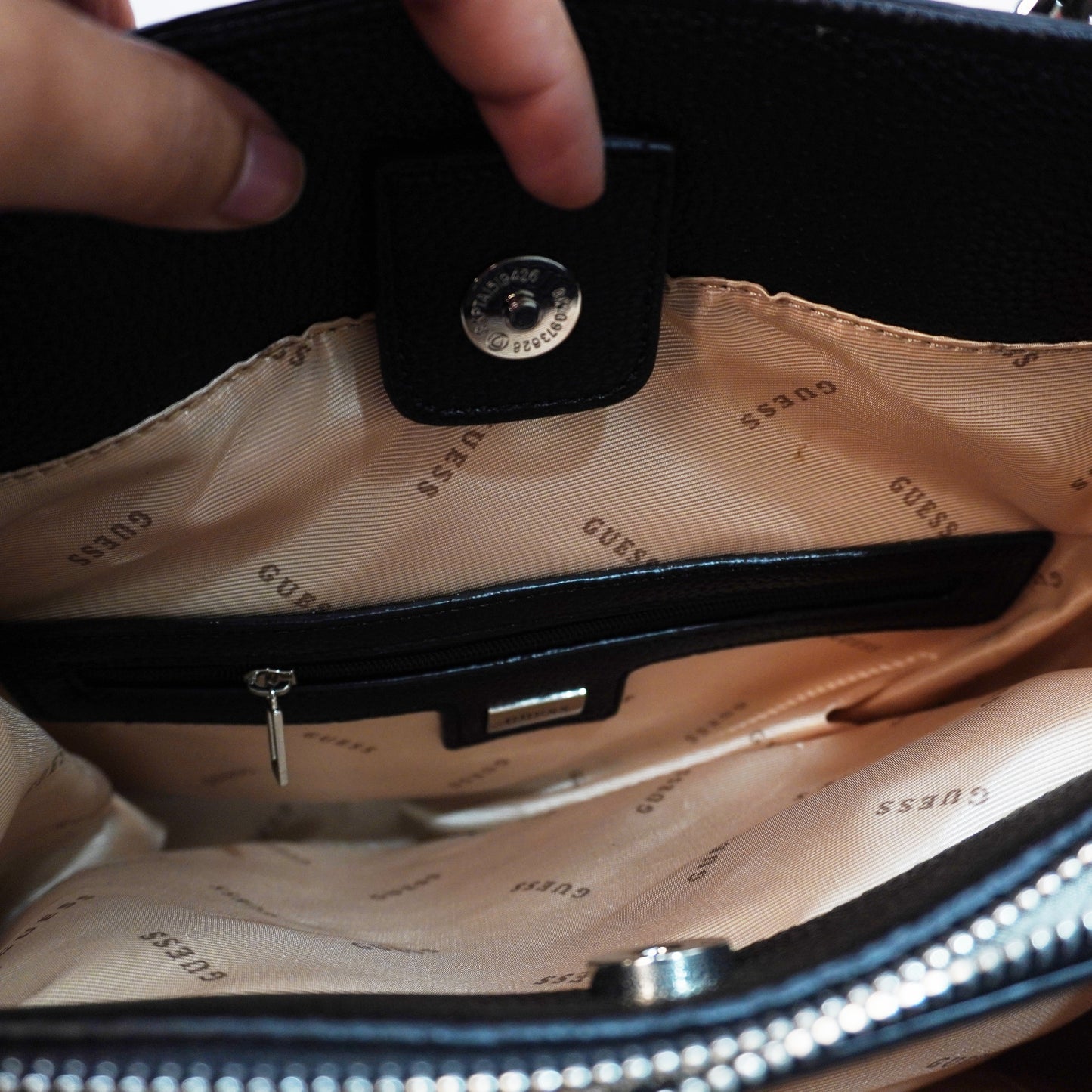 GES121 - Tote - Black