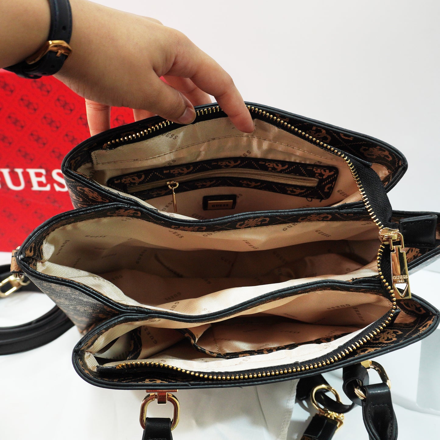 Ges225 - Medium Tote - Signature Print