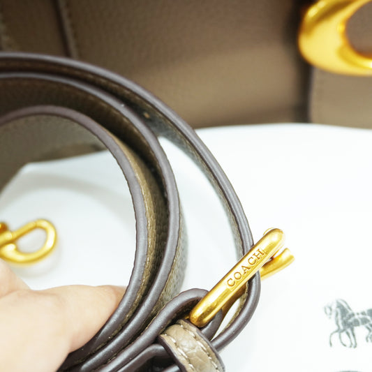 CH Tabby 26 - Shoulder/Sling - Mouse (With white box)