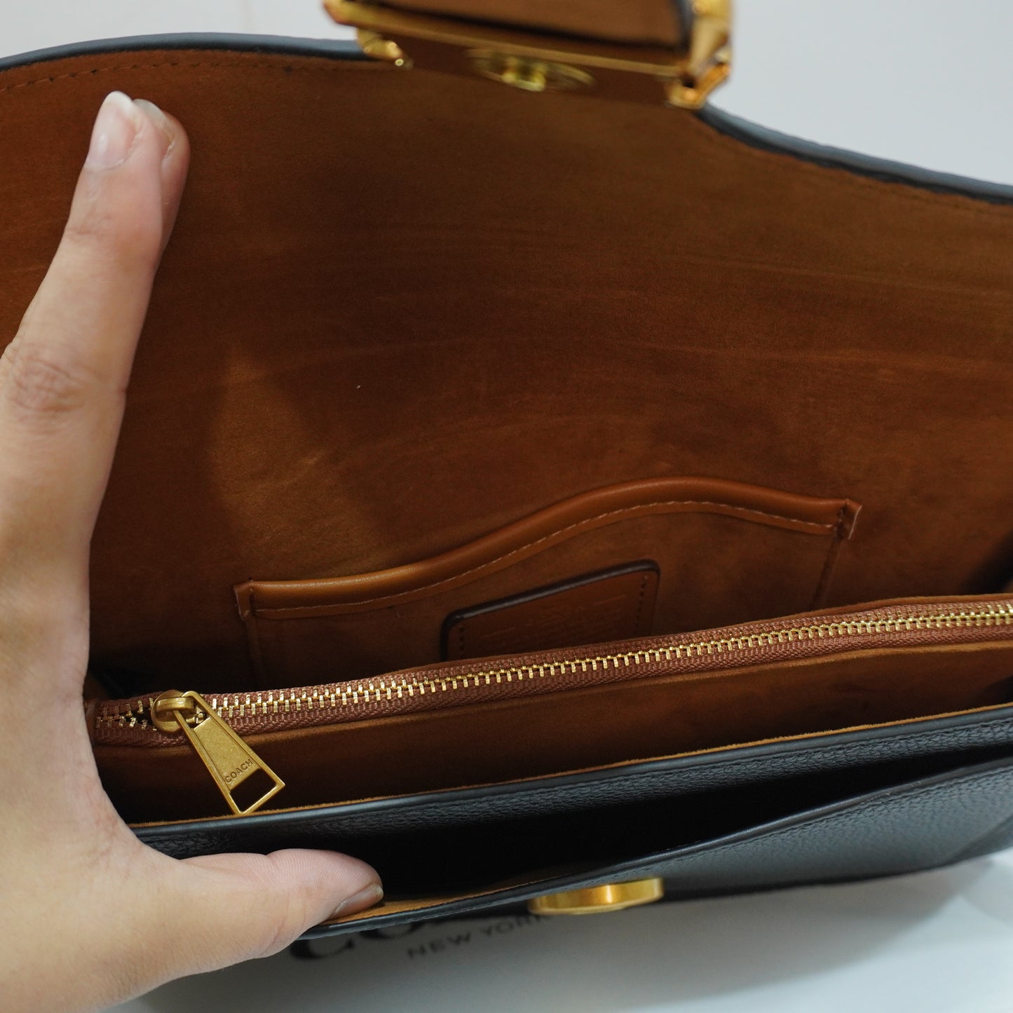 CH C Label 26 - Shoulder/Sling - Black (With white box)