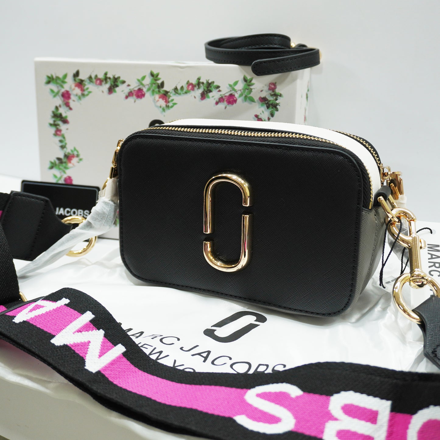 MJ232 - Sling/Crossbody - Black