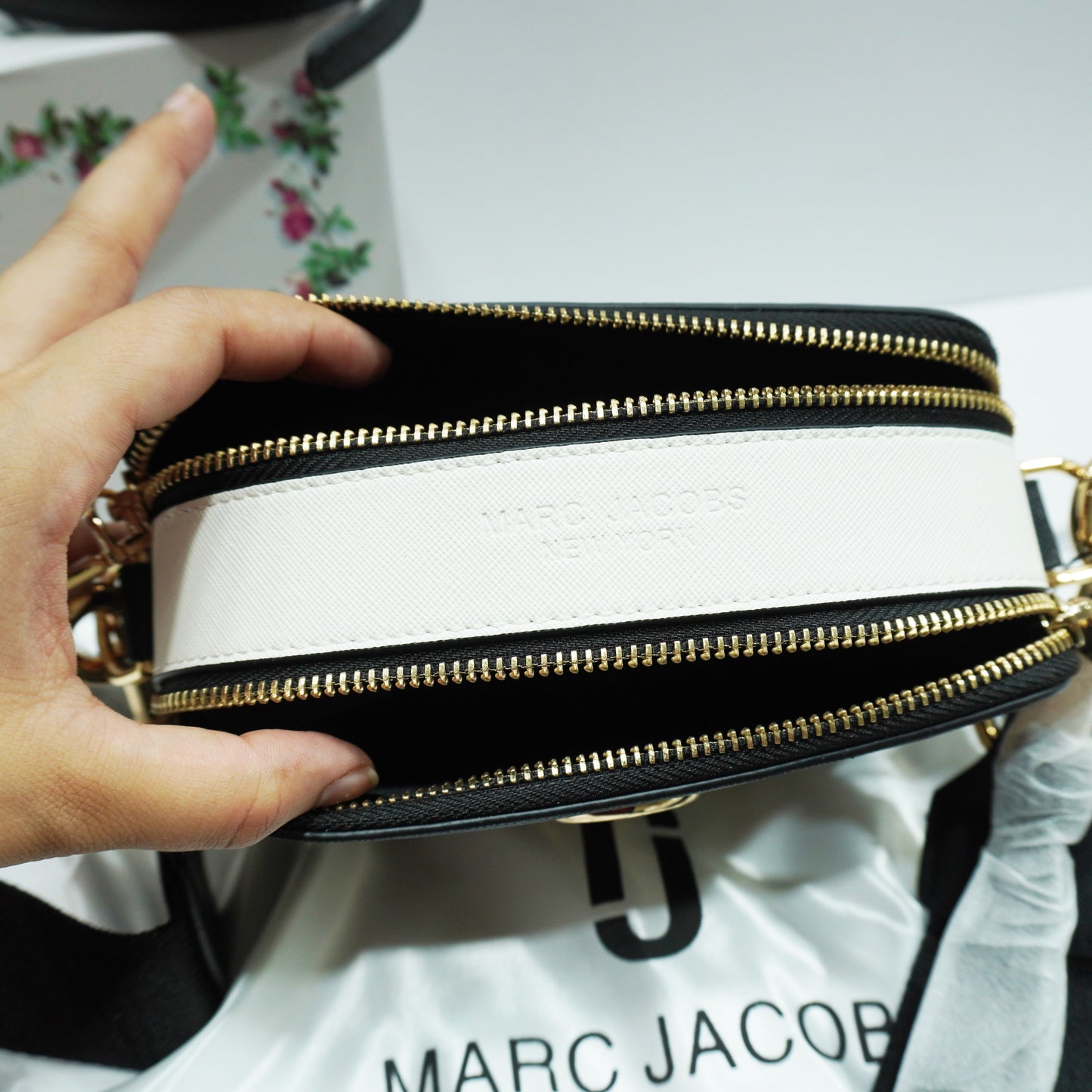 MJ232 - Sling/Crossbody - Black