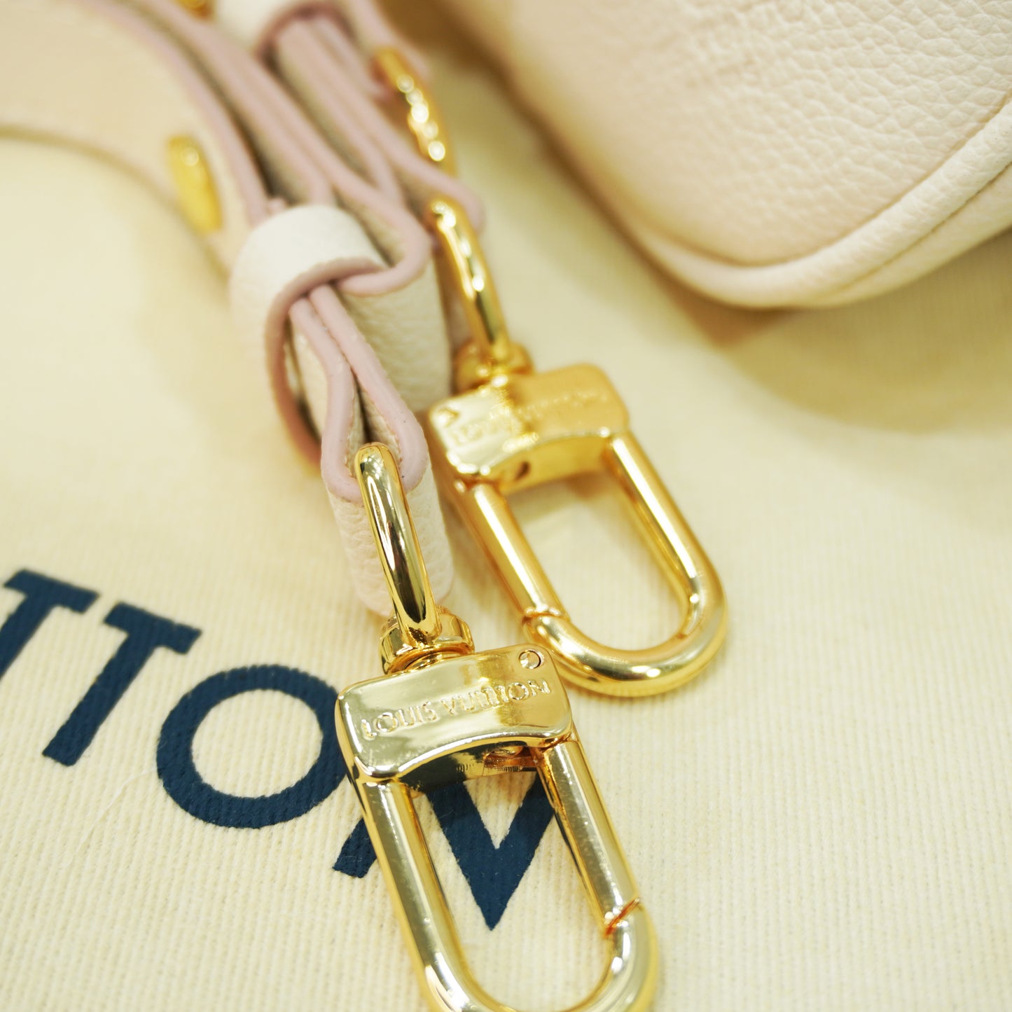 LV607 - Shoulder - Cream Powder Pink