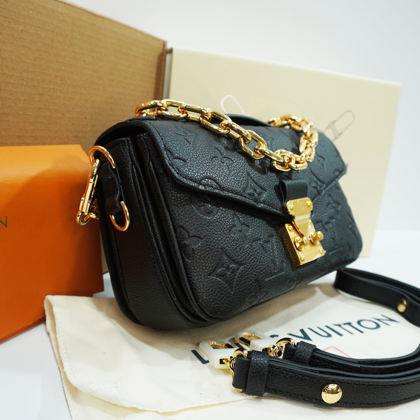 LV559 - Shoulder - Black Ultra Premium Double Box