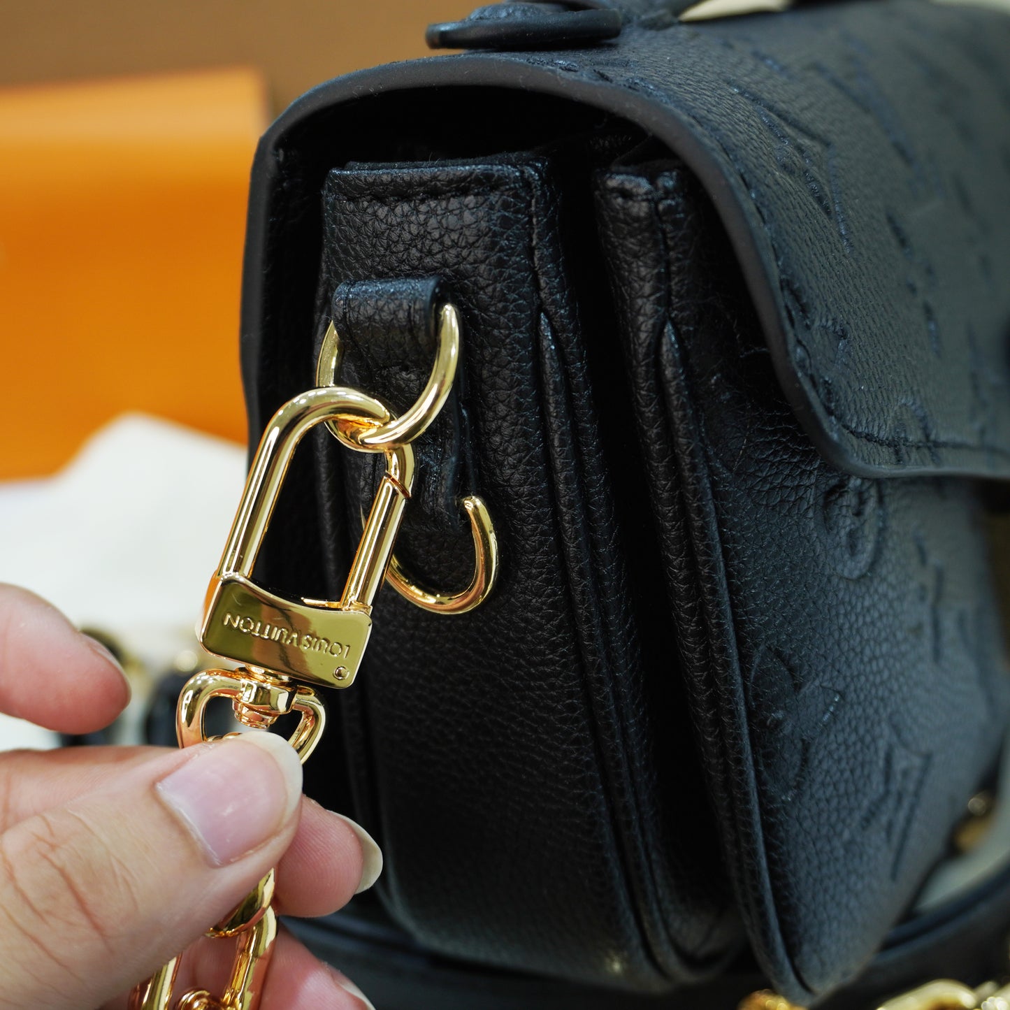 LV559 - Shoulder - Black Ultra Premium Double Box