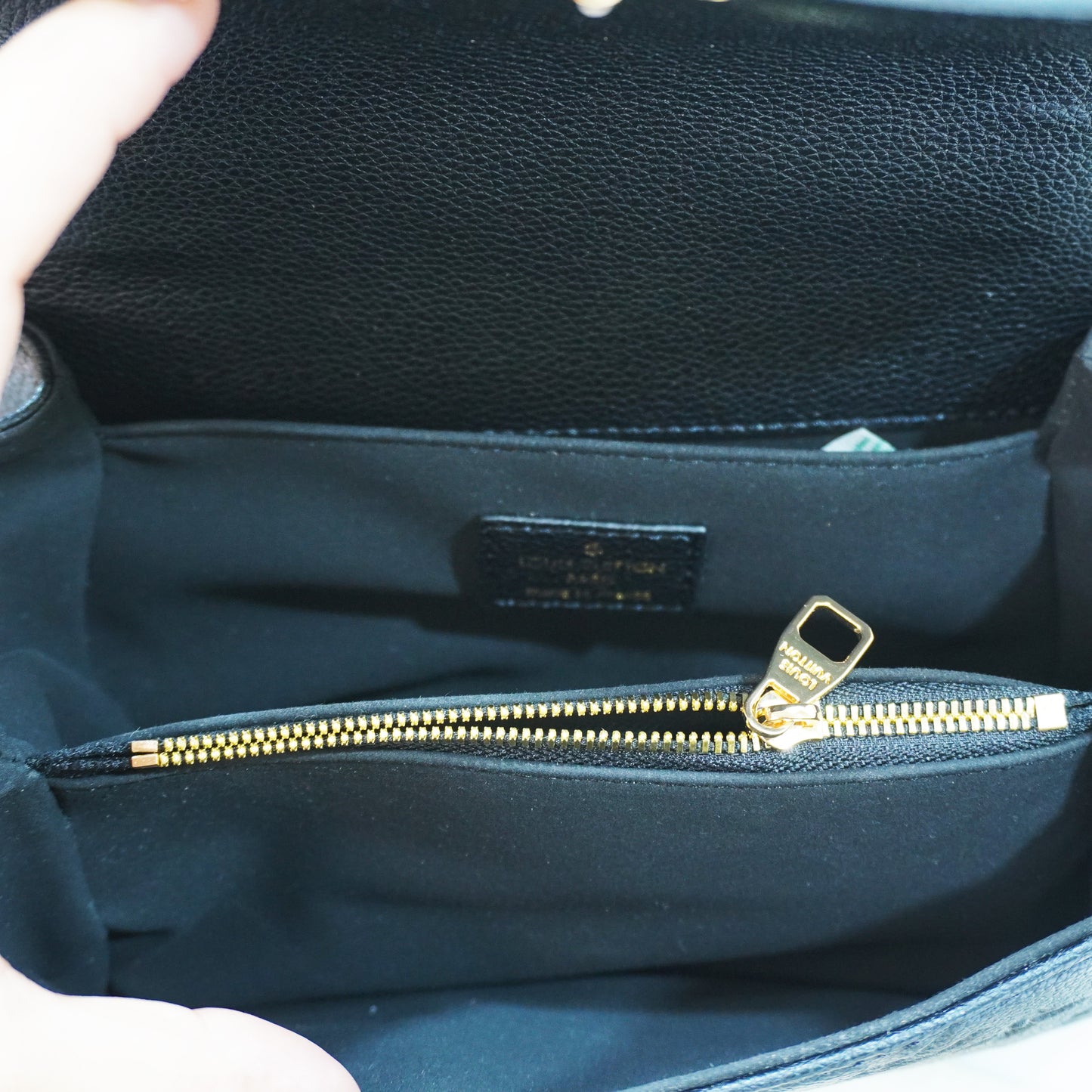 LV559 - Shoulder - Black Ultra Premium Double Box
