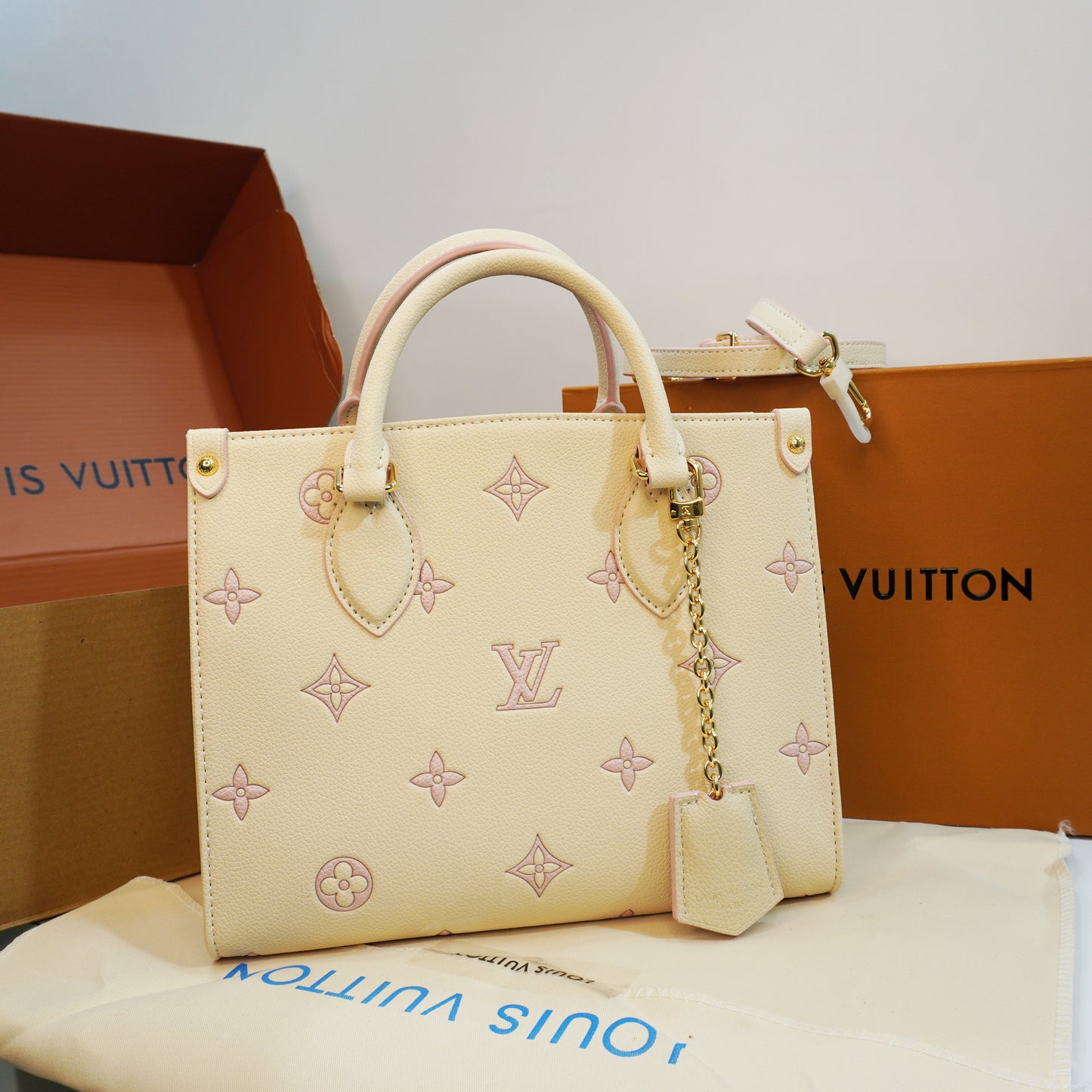 LV515 - Satchel/Sling/Medium size tote - Cream snd Blush Pink