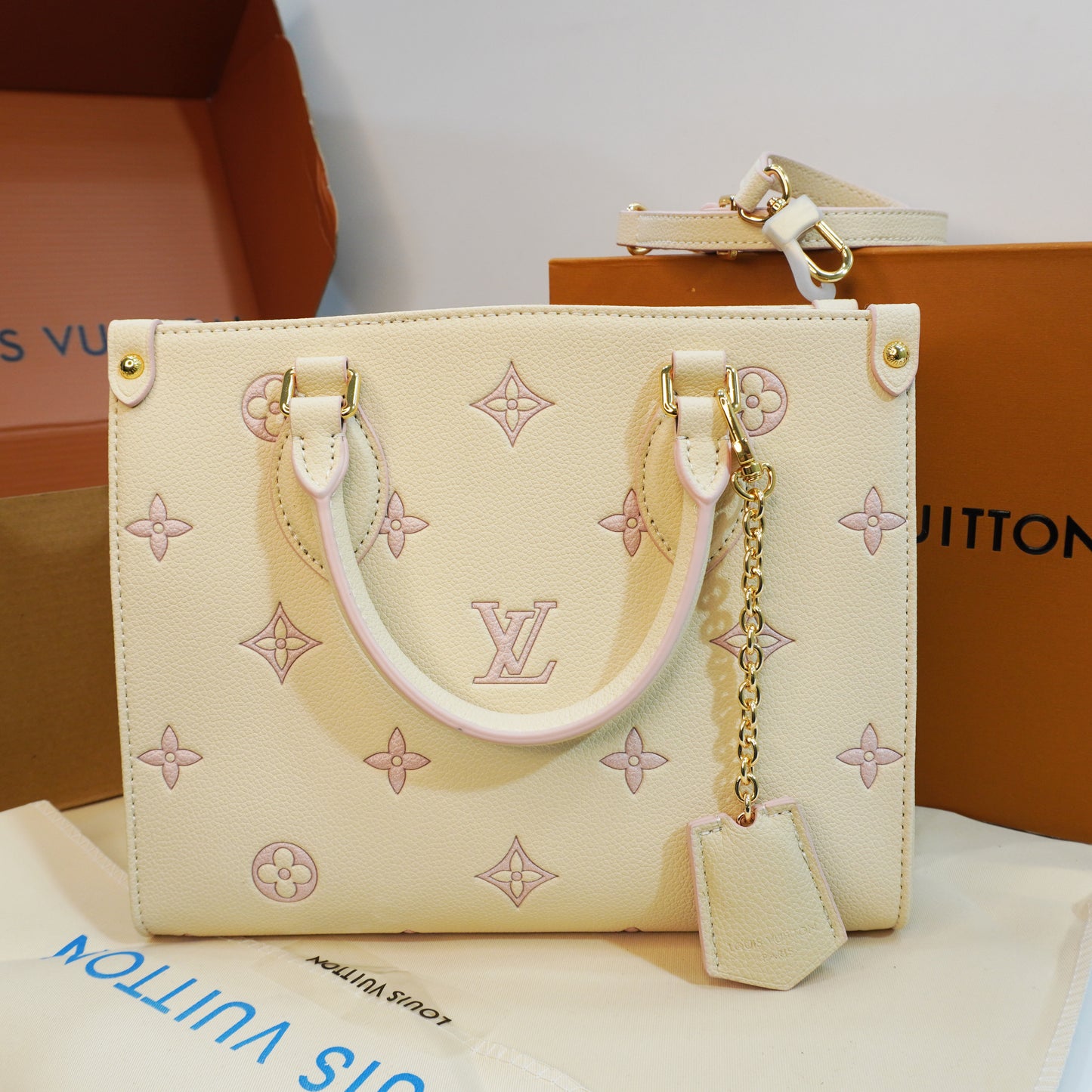 LV515 - Satchel/Sling/Medium size tote - Cream snd Blush Pink