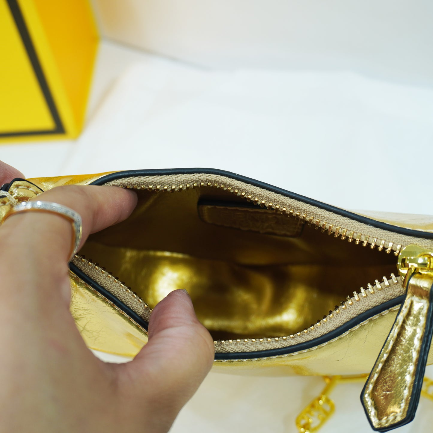 FND567 - Sling - Gold limited edition