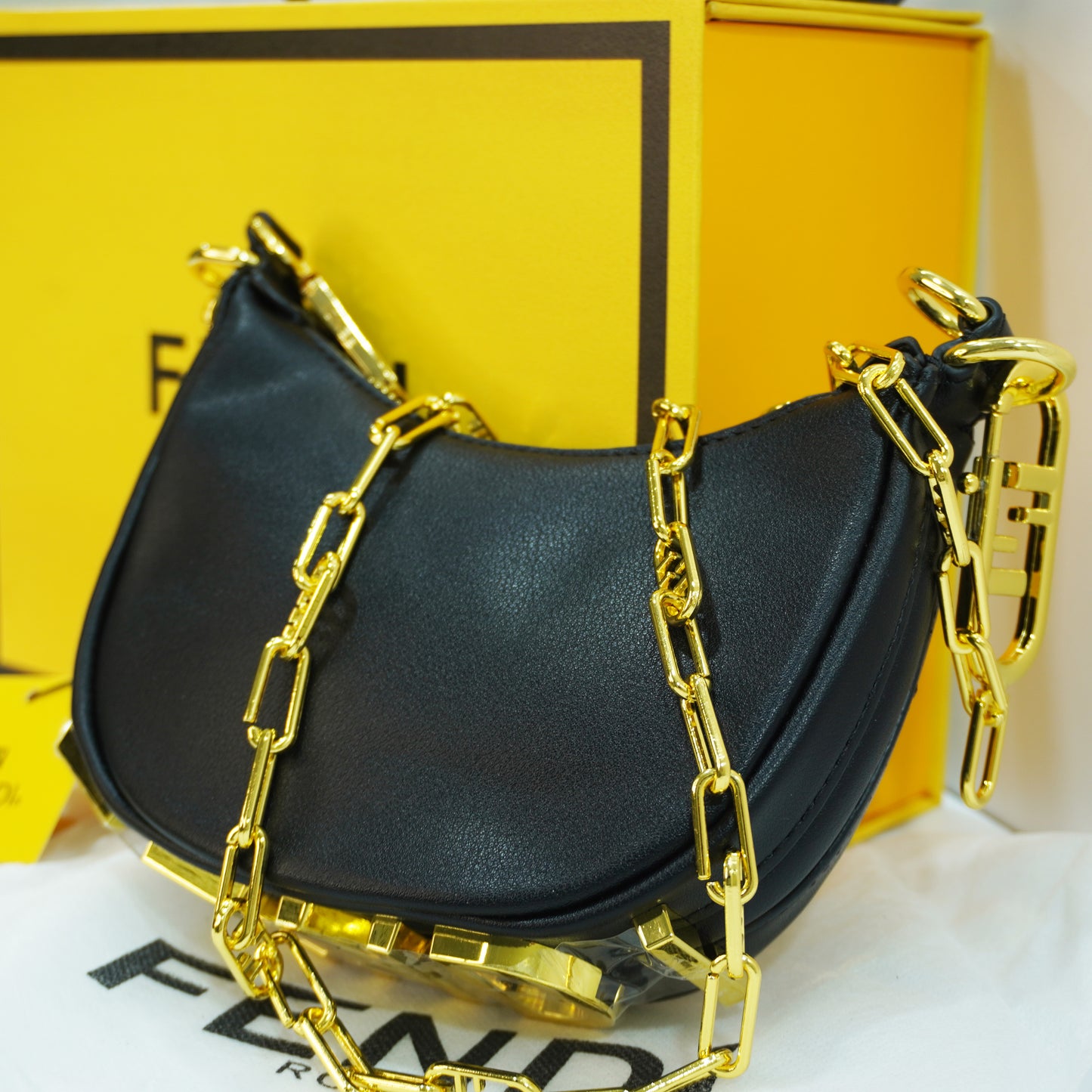 FND567 - Sling - Black