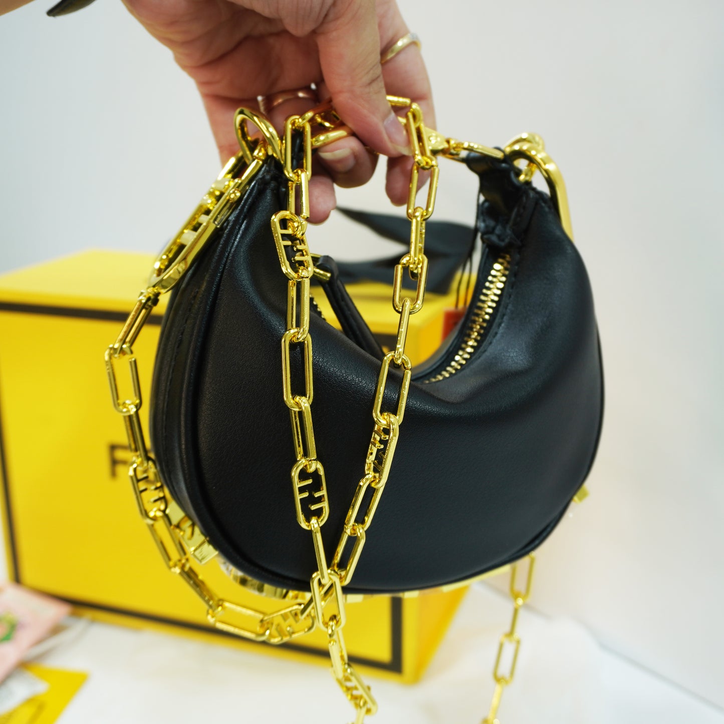 FND567 - Sling - Black