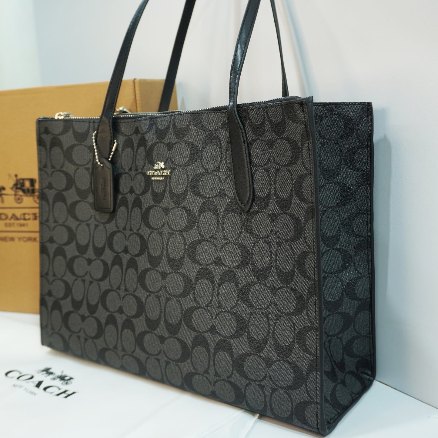 CH667 - Tote - Black Grey