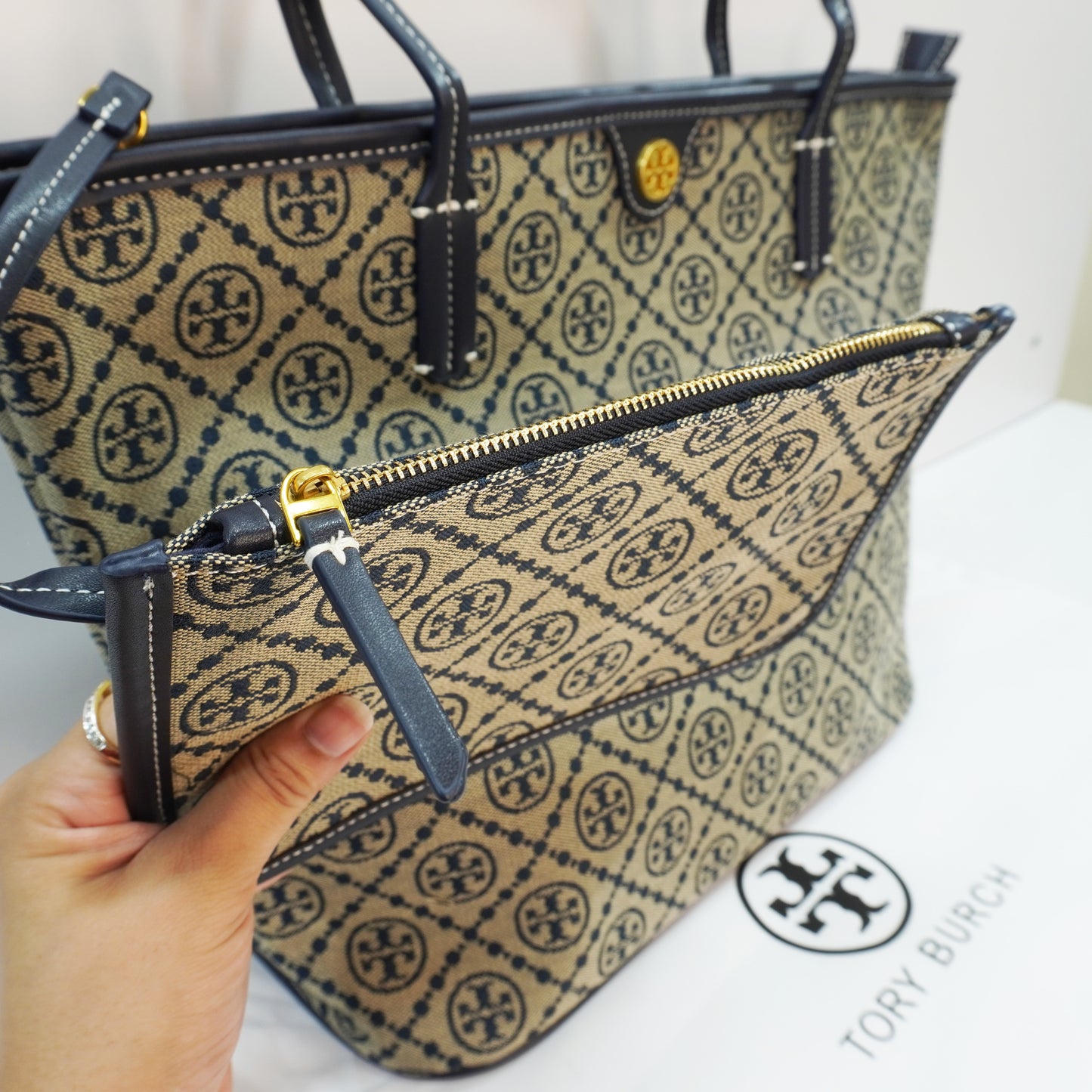 TB737 - Tote - Blue Signature Print