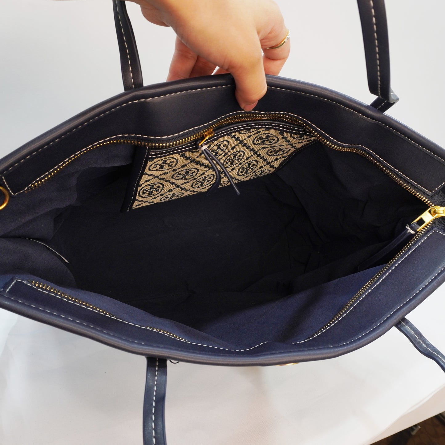 TB737 - Tote - Blue Signature Print