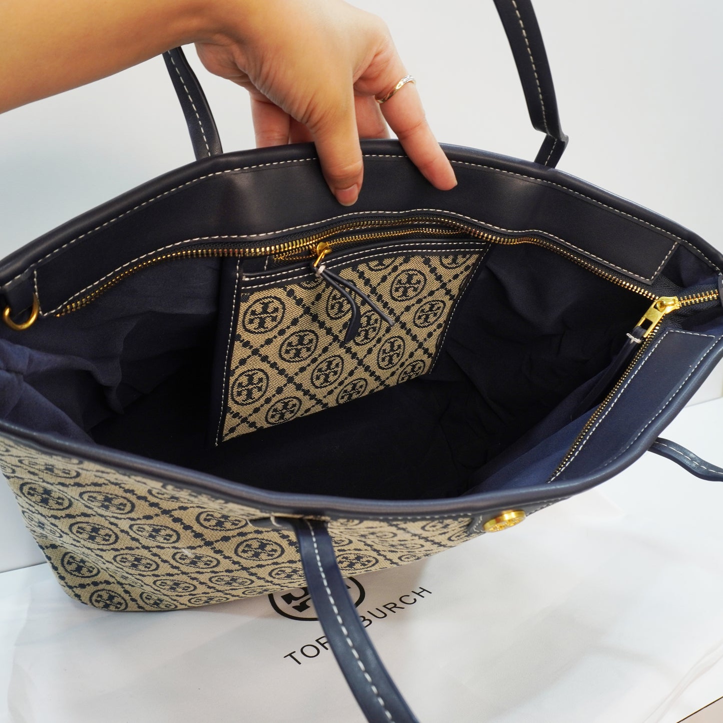 TB737 - Tote - Blue Signature Print