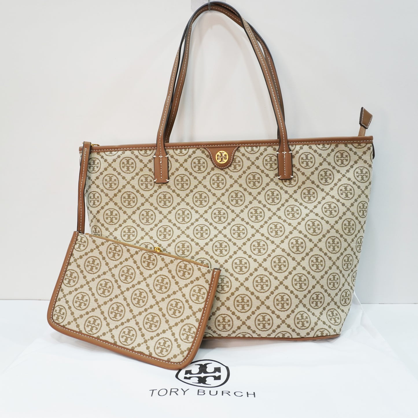 TB737 - Tote - Tan Signature Print
