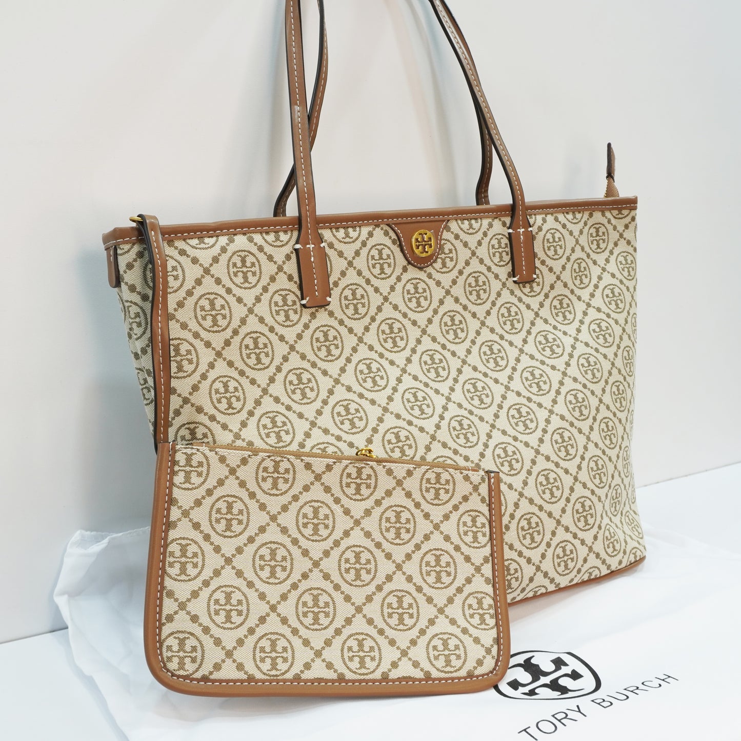 TB737 - Tote - Tan Signature Print