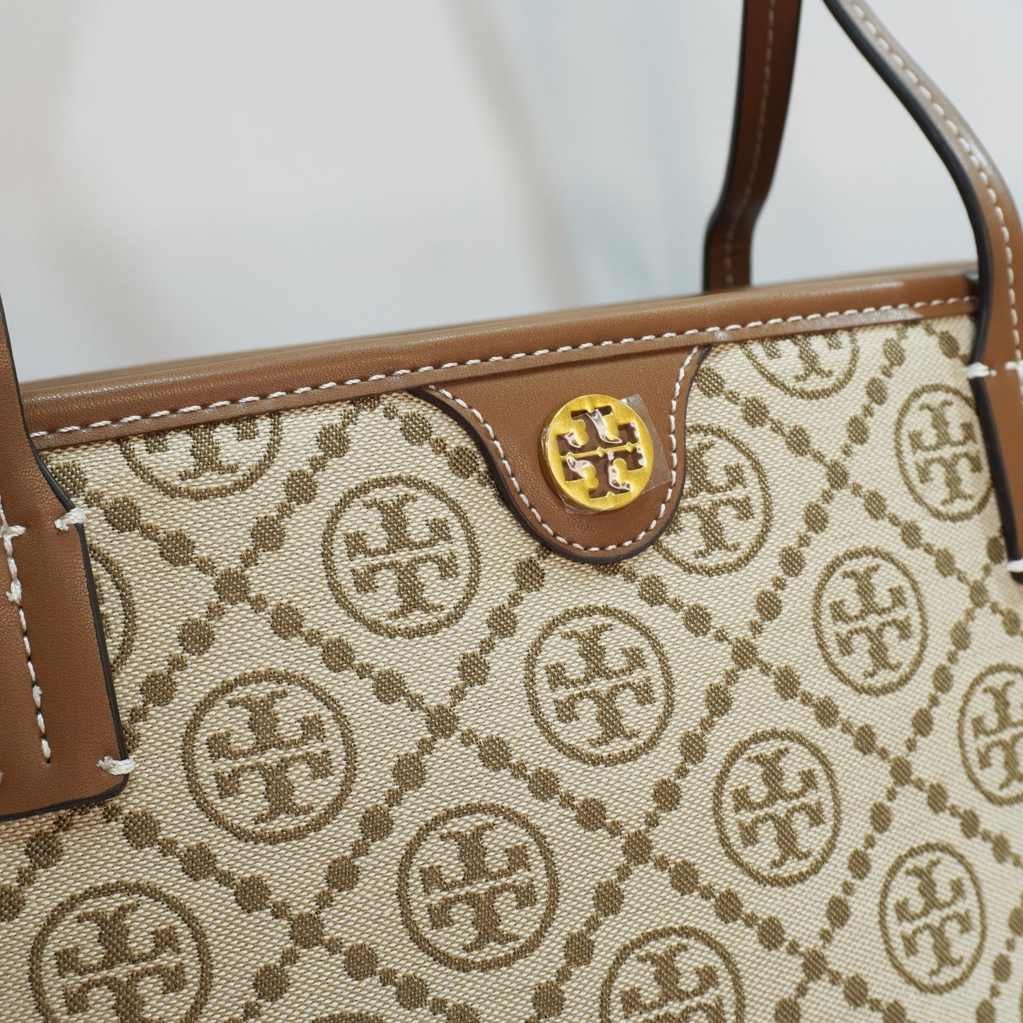 TB737 - Tote - Tan Signature Print