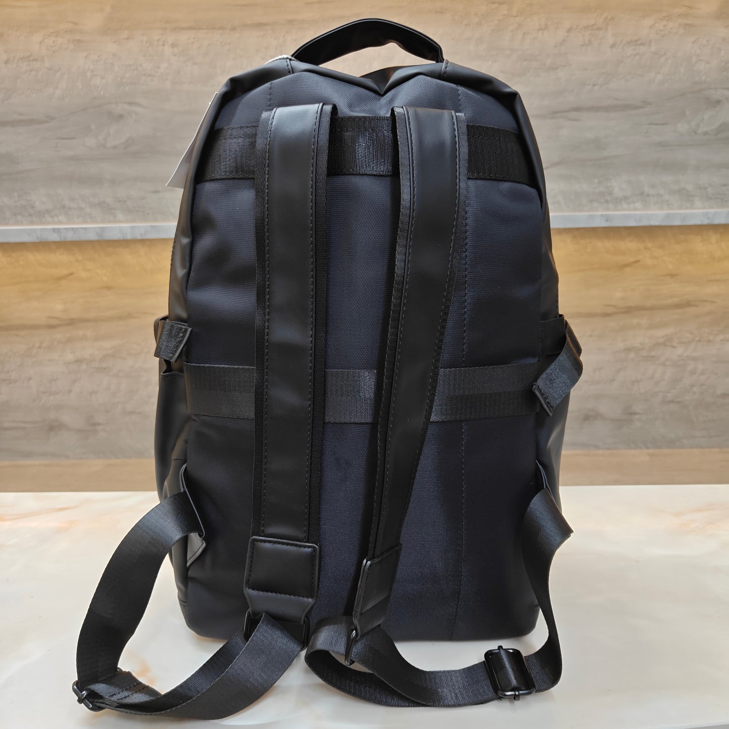 Essentials23 Bagpack (Solid Black)