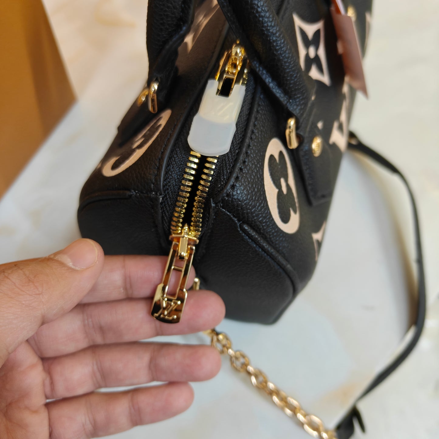 LV Speedy Bandoulière - Black Cream (Ultra Premium)