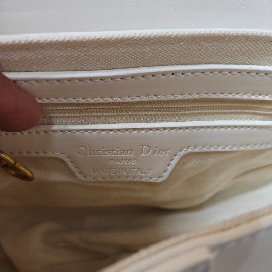 CD - Saddle (Plain White)