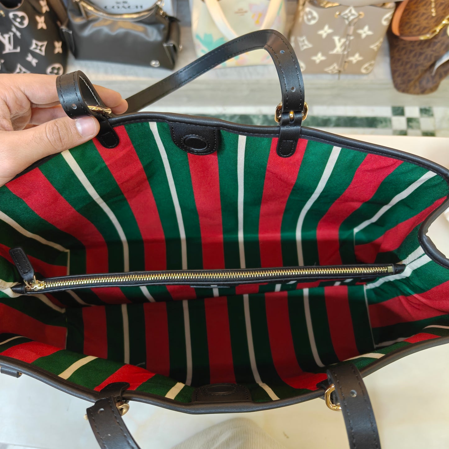 GG Emblem Tote (Ultra Premium) - Black Handle