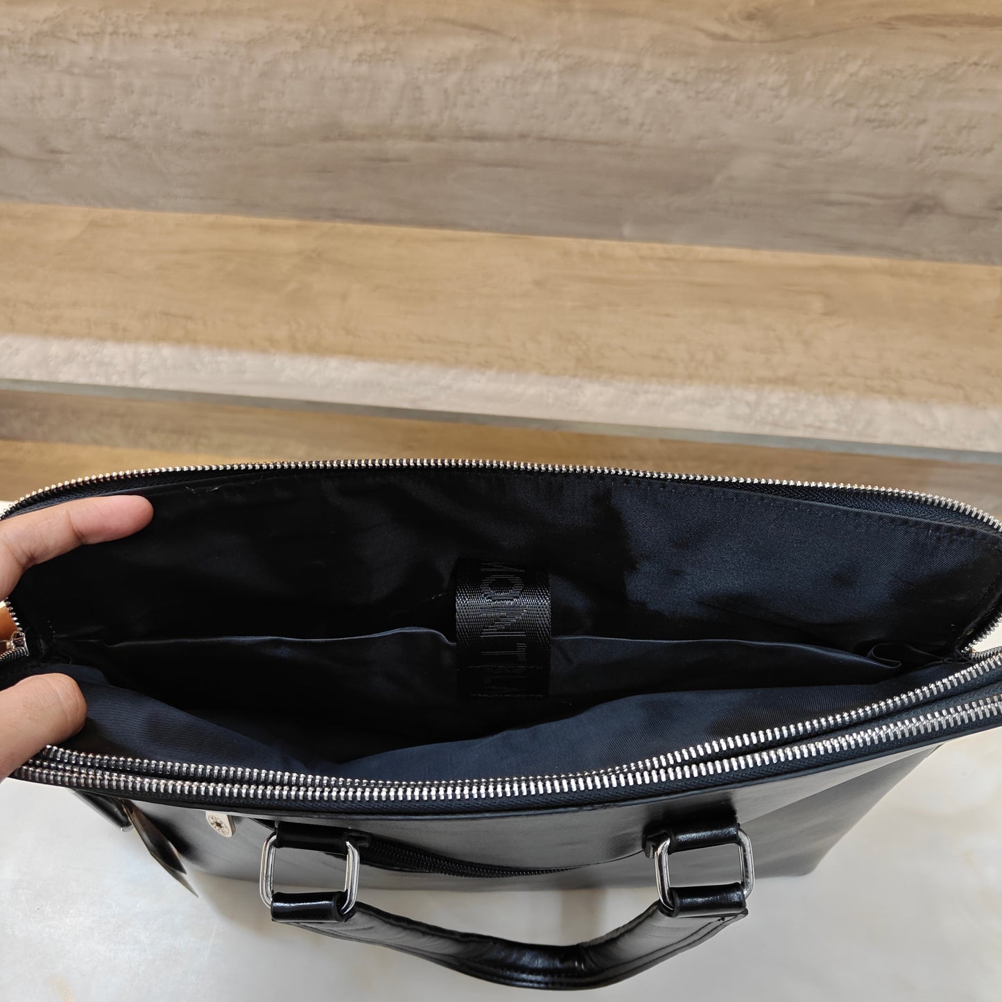 MB Laptop Bag Designer Black (Large)