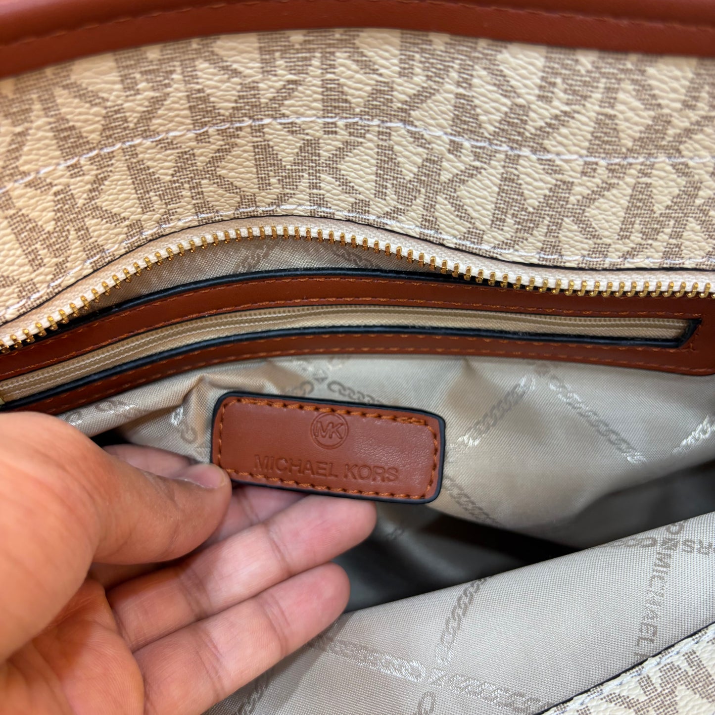 MK Quinn Full Size Top Zip Tote Bag - Tan White
