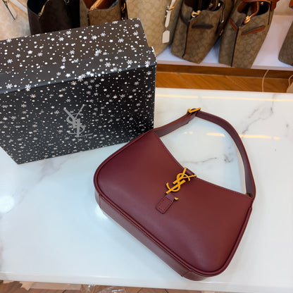 YSL LE 5 À 7 IN MATTE PATENT LEATHER Wine