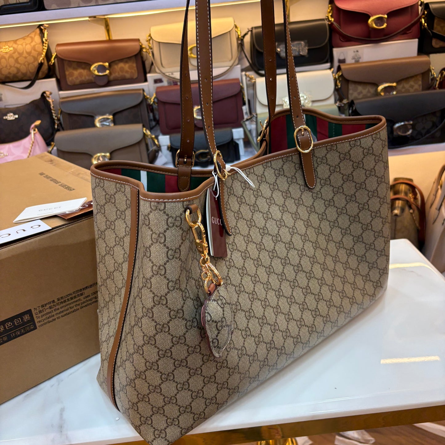 GG Emblem Large Tote (Ultra Premium)