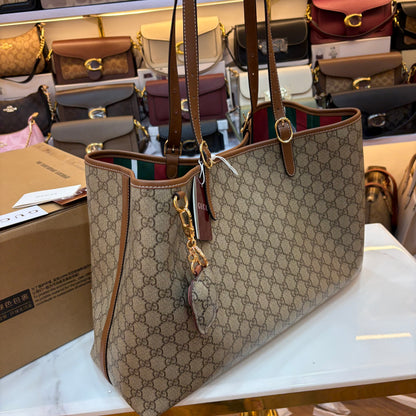 GG Emblem Large Tote (Ultra Premium)