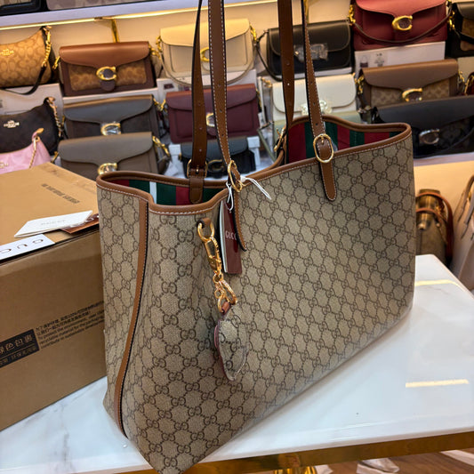 GG Emblem Large Tote (Ultra Premium)
