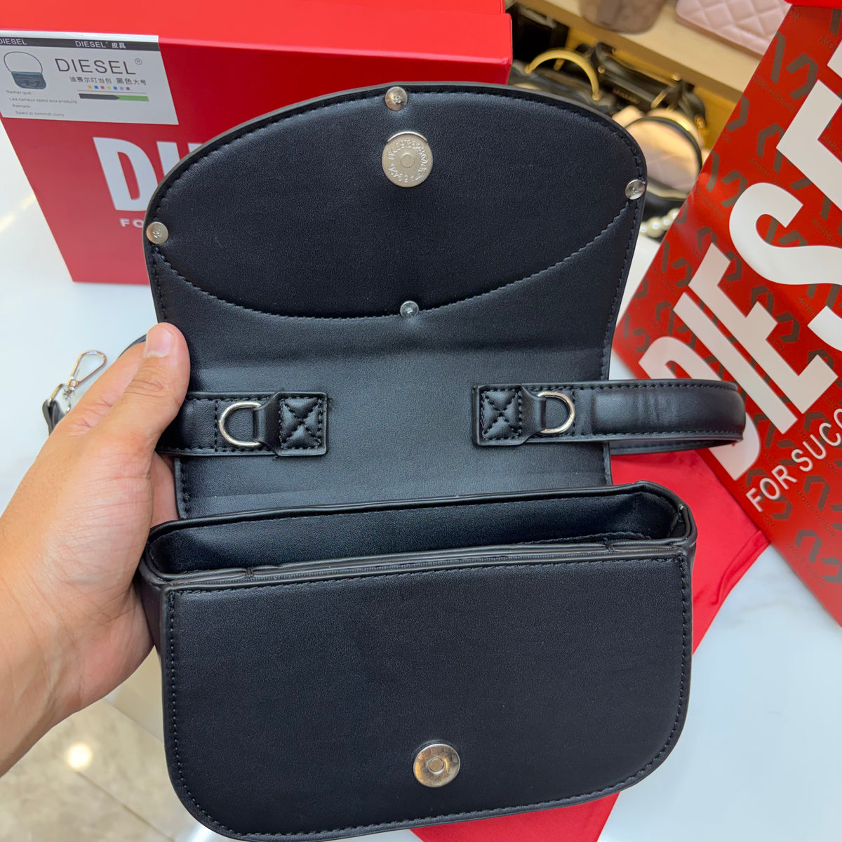 DSL 1DR Shoulder Bag - Black