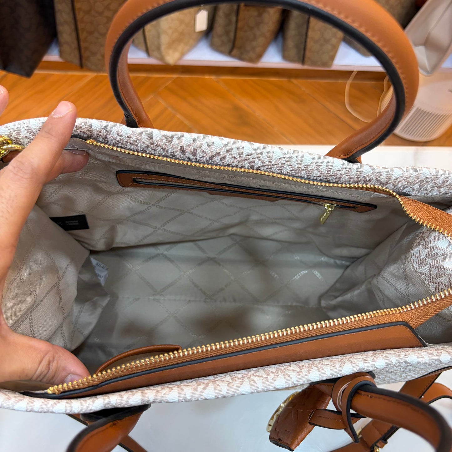 MK Mirella Tote - White