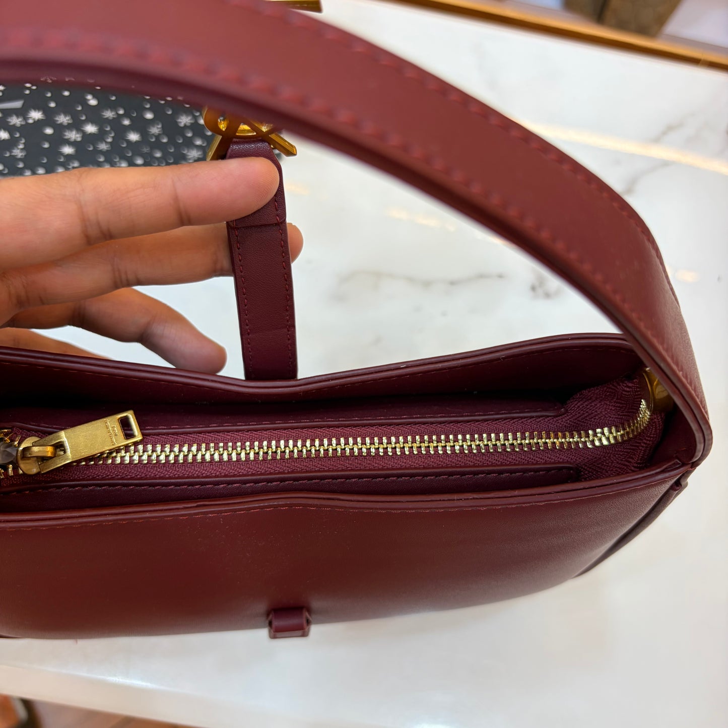YSL LE 5 À 7 IN MATTE PATENT LEATHER Wine