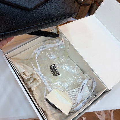YSL CALYPSO MEDIUM IN GRAINED LEATHER - BLACK