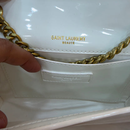YSL KATE MEDIUM IN GRAIN DE POUDRE EMBOSSED LEATHER
GLOSS WHITE (Minor Mark Defect)