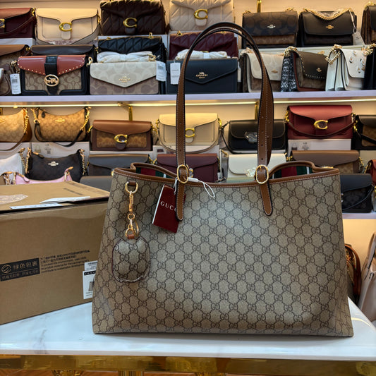 GG Emblem Large Tote (Ultra Premium)
