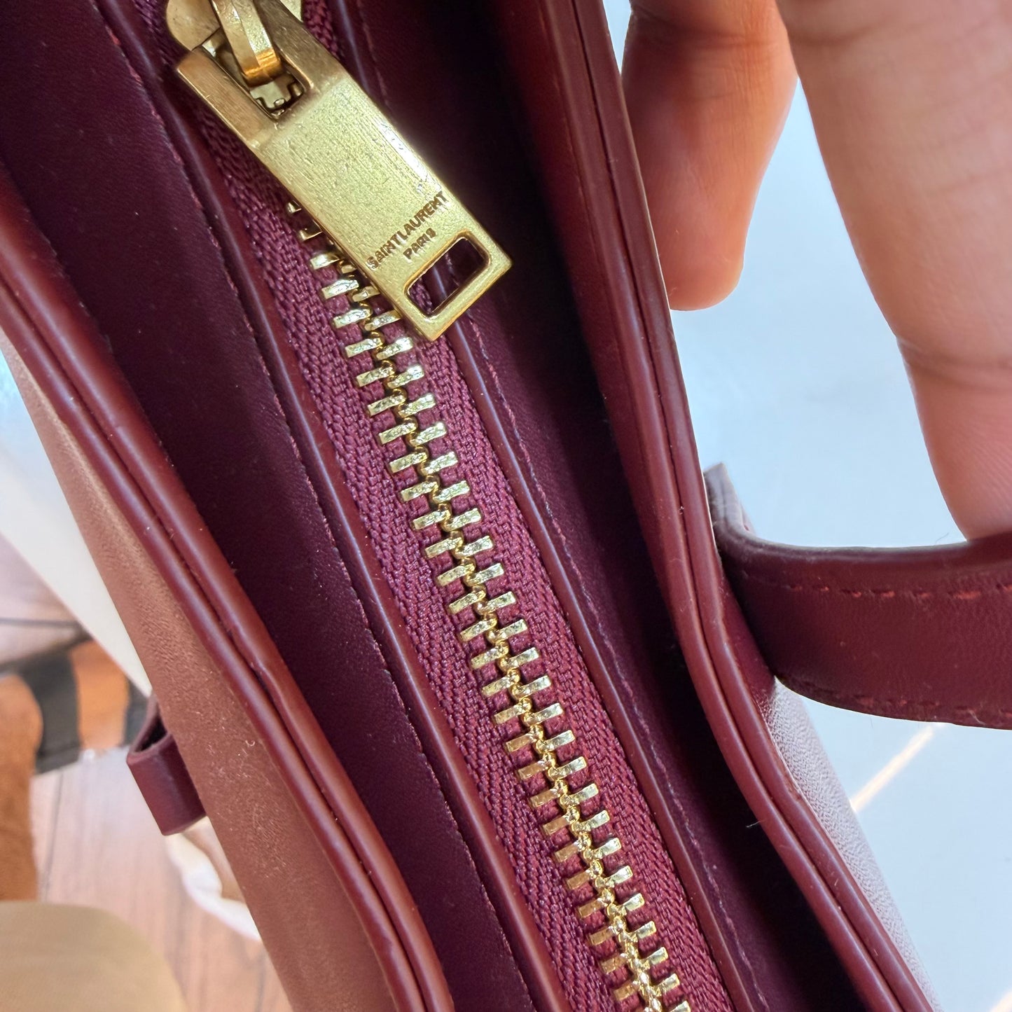 YSL LE 5 À 7 IN MATTE PATENT LEATHER Wine