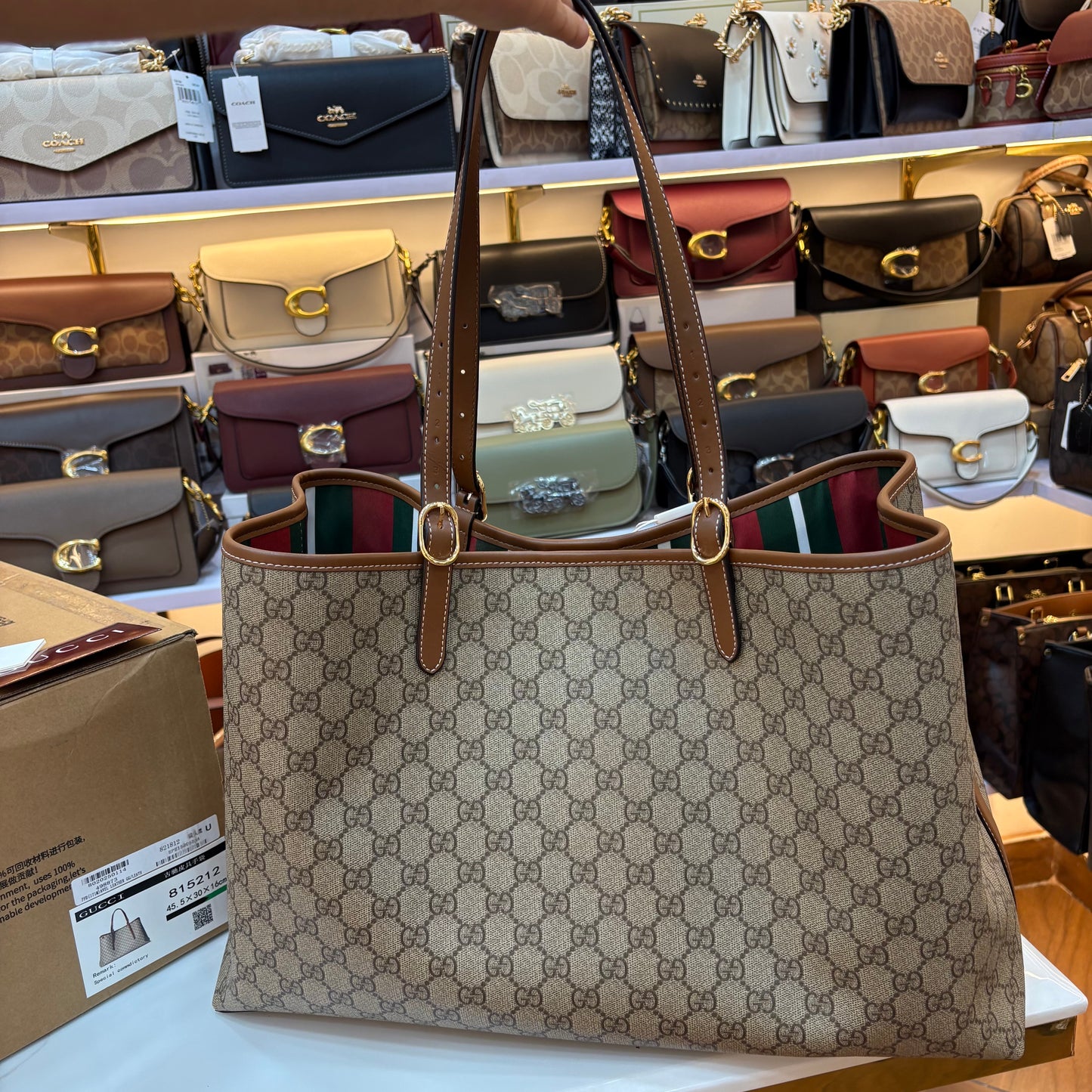GG Emblem Large Tote (Ultra Premium)