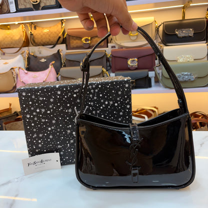 YSL LE 5 À 7 IN EMBOSSED PATENT LEATHER Gloss Black